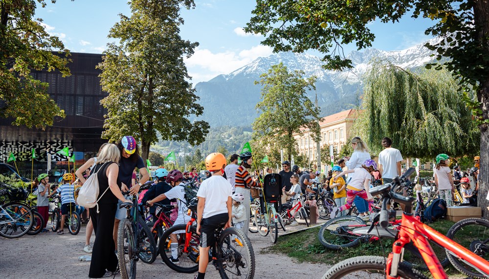 Die Kidical-Mass-Demo 2024 war ein voller
Erfolg. Auch heuer ist die Radparade für Jung
und Alt eines der Highlights der Europäischen
Mobilitätswoche.
