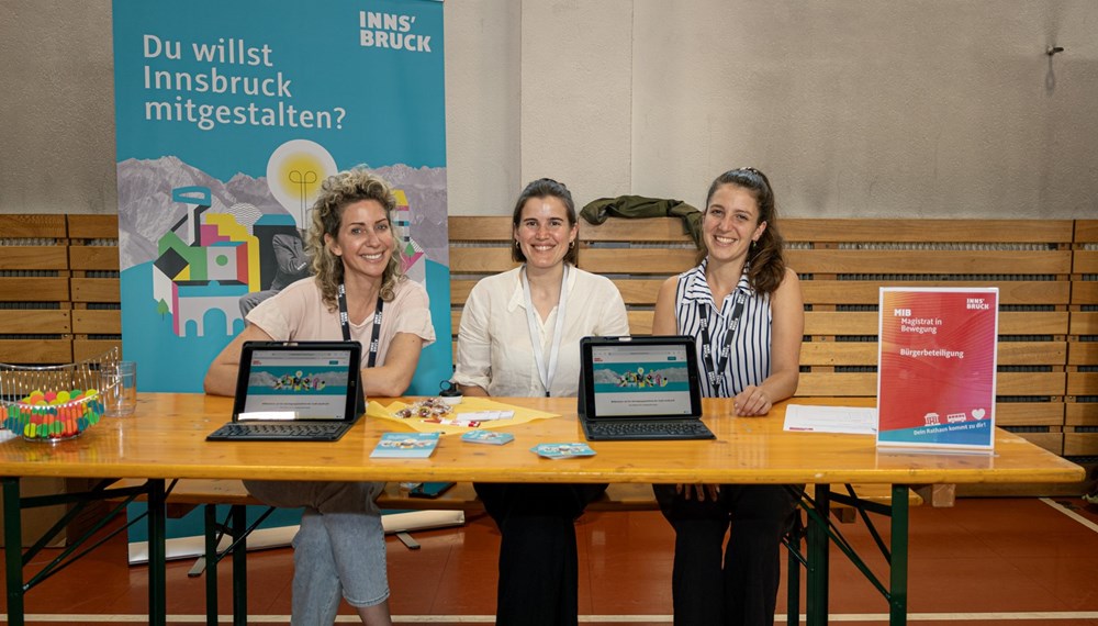 Auch die KollegInnen des Referates Bürgerbeteiligung und partizipative Stadtgestaltung sind in Amras vor Ort.