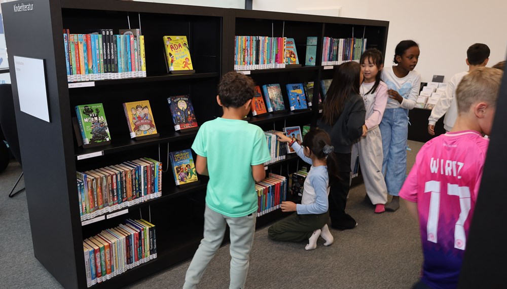 In der Stadtbibliothek sind bereits 3.877 Kinder als Mitglieder registriert.