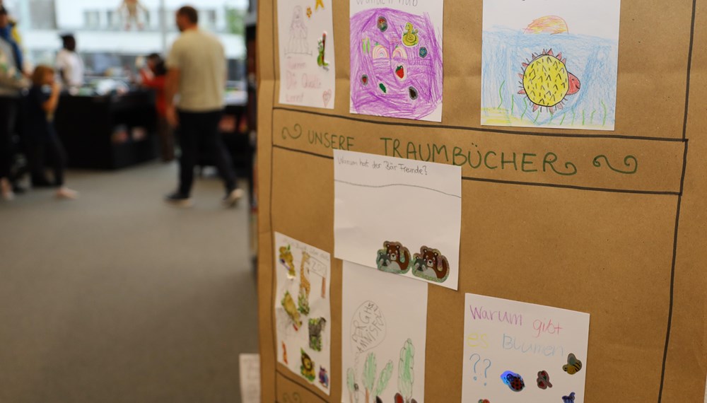 Die Kinder aus der Volksschule Leitgeb I gestalteten die Covers ihrer eigenen Bücher.