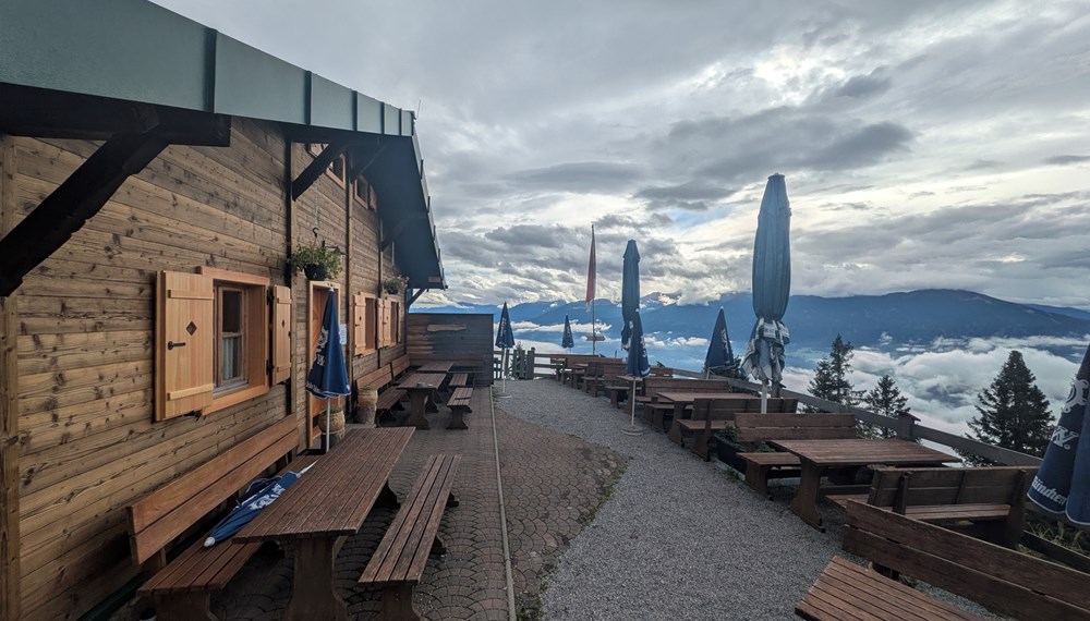 Die höchstgelegene städtische Alm muss den Betrieb schon einen Monat früher einstellen. Die anderen städtischen Almen auf der Nordkette sind davon nicht betroffen.