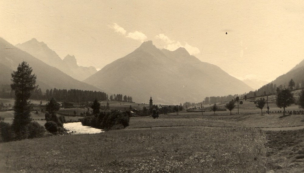 Blick in das Stubaital gegen Elfer und Habicht, datiert 1926.