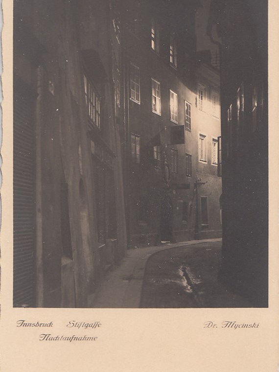 Nachtaufnahme in der Stiftgasse des Fotografen Richard Mycinski.