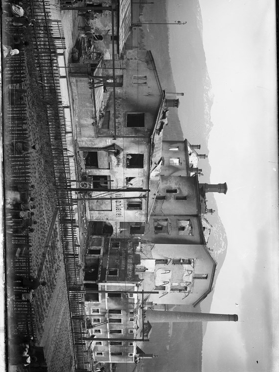 Brandruine der Kunsttischlerei Gebrüder Colli. Der Brand ereignete sich am 29. Mai 1922.