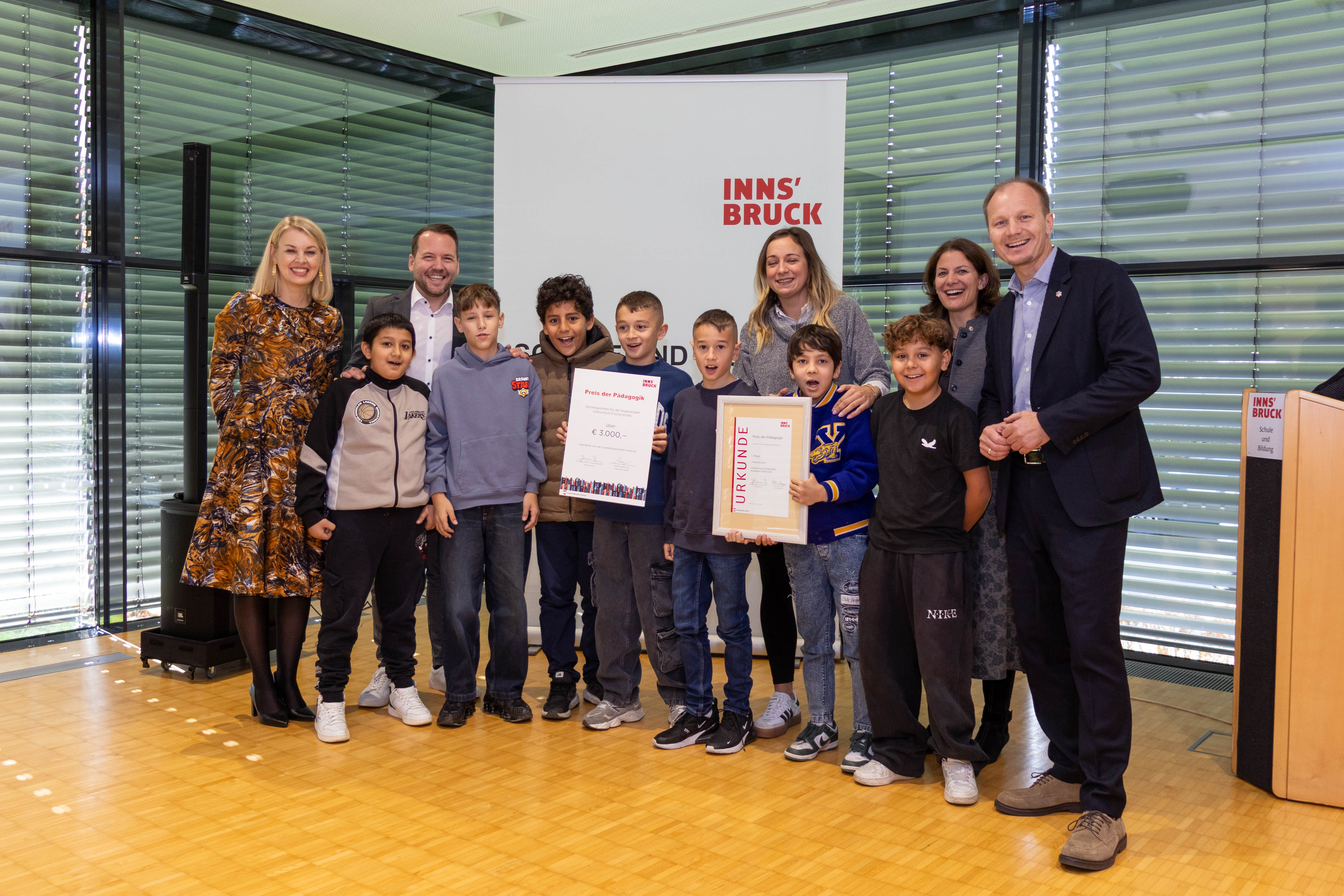 Die Volksschule Fischerstraße richtete ein Fußballturnier aus, zu welchem alle Innsbrucker Volksschulen eingeladen waren, und erhielt dafür den ersten Preis der Kategorie "Volksschule".