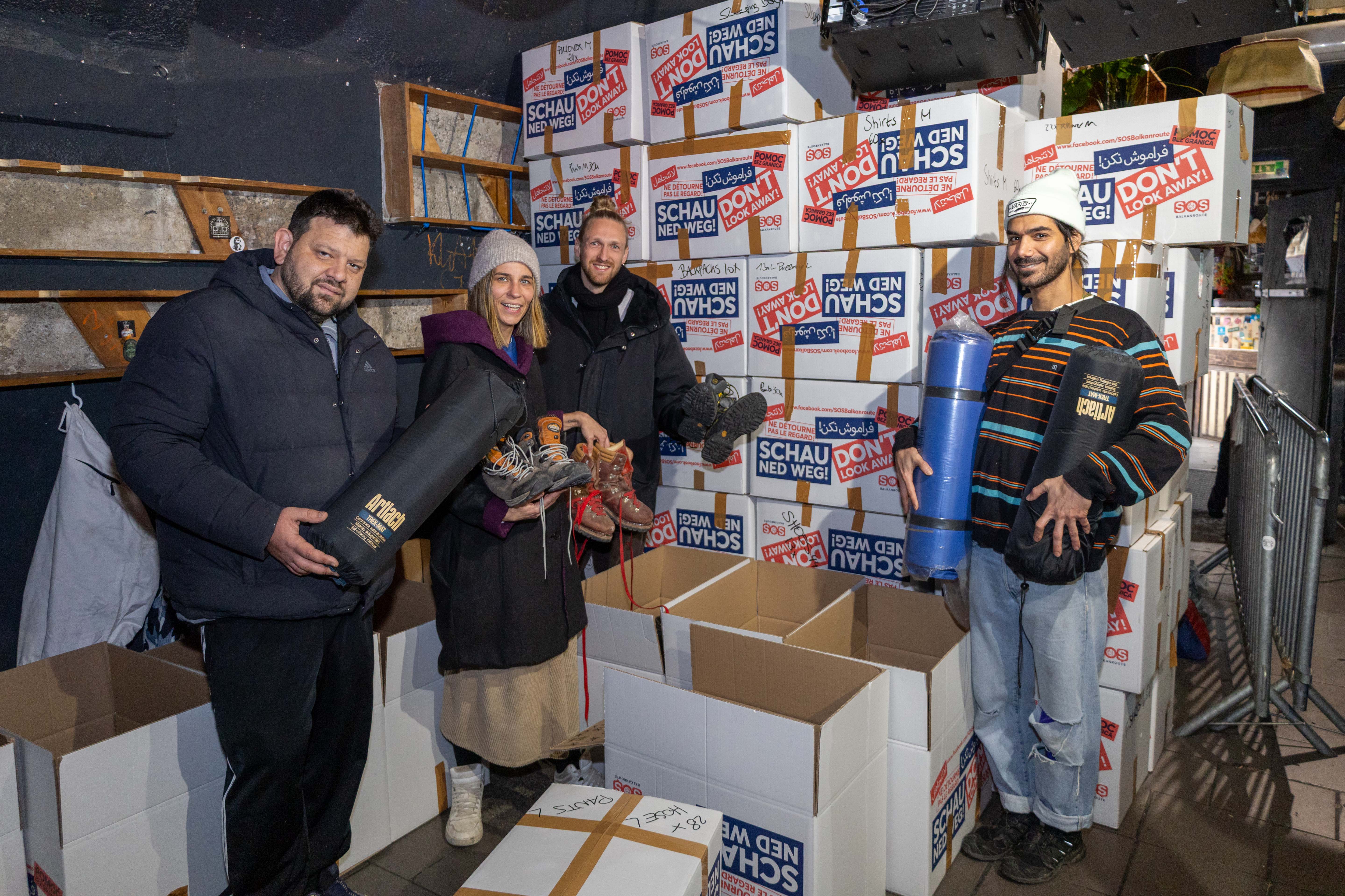 Die Initiative „SOS Balkanroute“ setzte mit ihrer jüngsten Kleidersammlung in Innsbruck ein starkes Zeichen für Menschlichkeit und Solidarität. Am Sonntag und Montag konnten in der Arche*Ahoi mehr als 160 Kisten an dringend benötigten Spenden für Menschen auf der Flucht gesammelt und sortiert werden. Stadträtin Janine Bex war persönlich vor Ort, brachte selbst Kleiderspenden mit und unterstützte die Aktion aktiv. Mit ihrem Besuch unterstreicht sie die Bedeutung zivilgesellschaftlichen Engagements und appelliert daran, nicht wegzusehen, sondern gemeinsam Hilfe zu leisten – weil jedes Paar Schuhe, jede Jacke und jeder Schlafsack Hoffnung und Würde schenken kann.