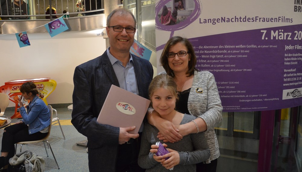 Zum Internationalen Frauentag veranstaltete das Referat Frauen, Familien und SeniorInnen am 07. März wieder die „LangeNachtdesFrauenFilms“ im Innsbrucker Metropol Kino. Offiziell eröffnet wurde der Abend von Vizebürgermeisterin Sonja Pitscheider, Uschi Klee (Leiterin Referat Frauen, Familie und Seniorinnen), Christian Hofer und Patrizia Hueber (beide Metropol Kino Innsbruck). Das vielfältige Programm regte dazu an, über Chancengleichheit und gelebte Gleichberechtigung nachzudenken.