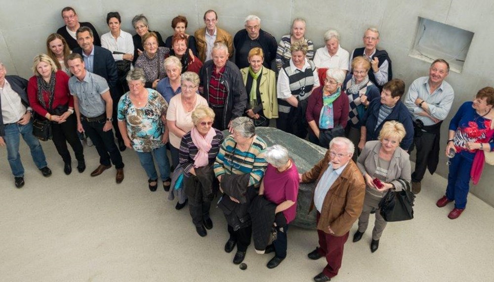 Kürzlich besuchten interessierte VertreterInnen der Vereine und Organisationen das neue Wohn- und Pflegeheim im Olympischen Dorf. Durch das Haus führte Ing. Engelbert Spiss (NHT) und stand im Anschluss gemeinsam mit Vizebürgermeister Christoph Kaufmann für Fragen bereit. Alle Besucher zeigten sich über den Neubau und dessen wunderbare Lage am Inn Begeistert.