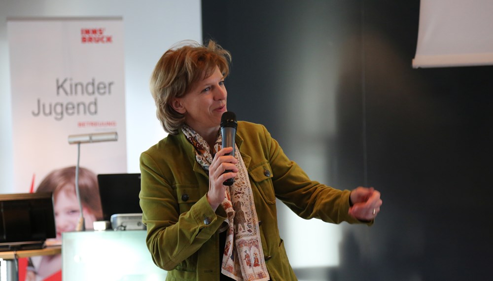 Bürgermeisterin Christine Oppitz-Plörer spricht lobende Worte für die Arbeit der BetreuerInnen  der städtischen Horte aus.