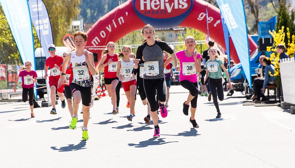 Ganz im Zeichen des guten Zweckes Stand der heurige Happy Run. Der Gesamterlös der Laufveranstaltung geht nämlich an die Ronald McDonald Kinderhilfe. Eine Vielzahl an Laufbegeisterten trat an und lies sich im Ziel - umrandet von einem facettenreichem Rahmenprogramm - feiern. Auch Vizebürgermeister Christoph Kaufmann fieberte mit und gratulierte.