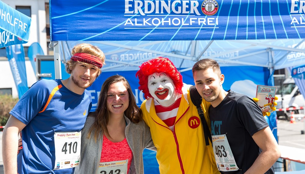 Ganz im Zeichen des guten Zweckes Stand der heurige Happy Run. Der Gesamterlös der Laufveranstaltung geht nämlich an die Ronald McDonald Kinderhilfe. Eine Vielzahl an Laufbegeisterten trat an und lies sich im Ziel - umrandet von einem facettenreichem Rahmenprogramm - feiern. Auch Vizebürgermeister Christoph Kaufmann fieberte mit und gratulierte.