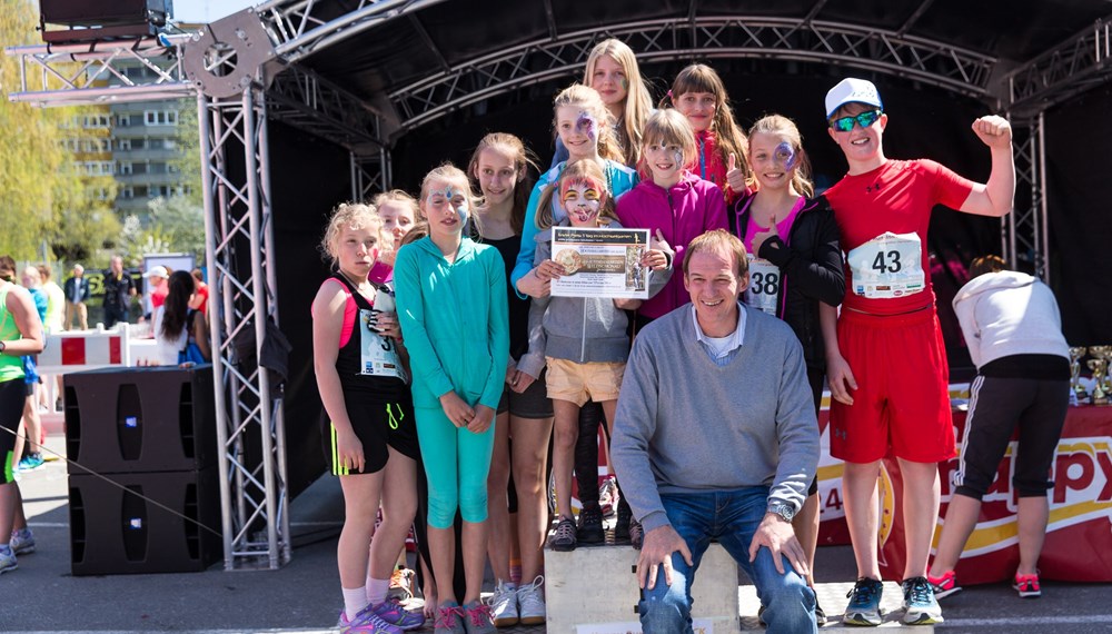 Ganz im Zeichen des guten Zweckes Stand der heurige Happy Run. Der Gesamterlös der Laufveranstaltung geht nämlich an die Ronald McDonald Kinderhilfe. Eine Vielzahl an Laufbegeisterten trat an und lies sich im Ziel - umrandet von einem facettenreichem Rahmenprogramm - feiern. Auch Vizebürgermeister Christoph Kaufmann fieberte mit und gratulierte.