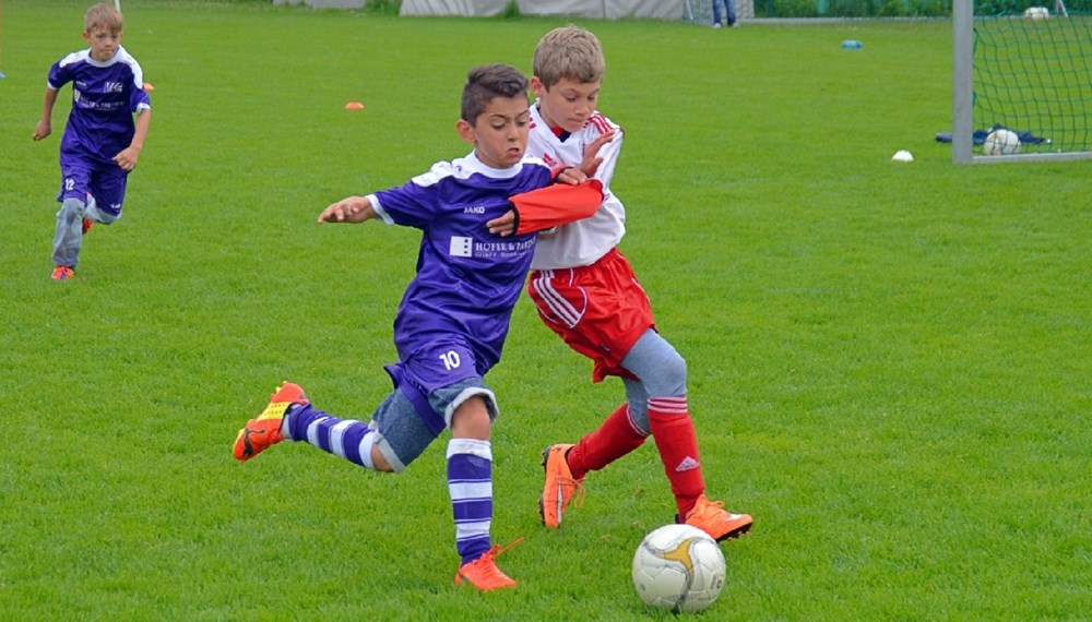 Beim U10 Pfingsturnier des IAC kämpften die jungen Sportler mit vollem Einsatz um den Turniersieg. Vizebürgermeister Christoph Kaufmann schaute zu und gratulierte herzlich.