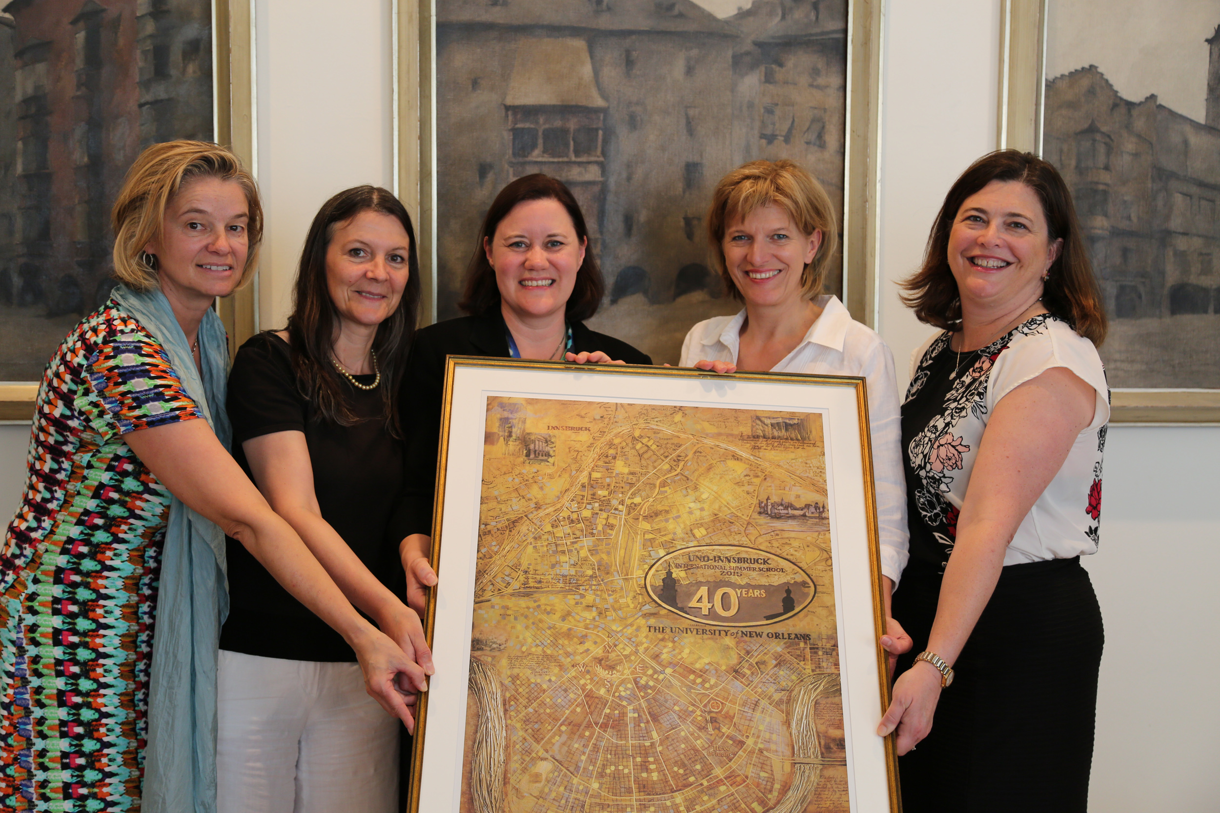 Mag.a Gertraud Griessner (Koordinatorin an der Universität New Orleans), Amtsleiterin Maria-Luise Mayr (Kulturamt), Dr.in Irene Ziegler (Program Director, UNO-Innsbruck International Summer School), Bürgermeisterin Mag.a Christine Oppitz-Plörer und Mag.a Alea M. Cot (Assistant Vice President for International Education, The University of New Orleans) (v.l.) trafen sich zum Arbeitsgespräch im städtischen Rathaus.