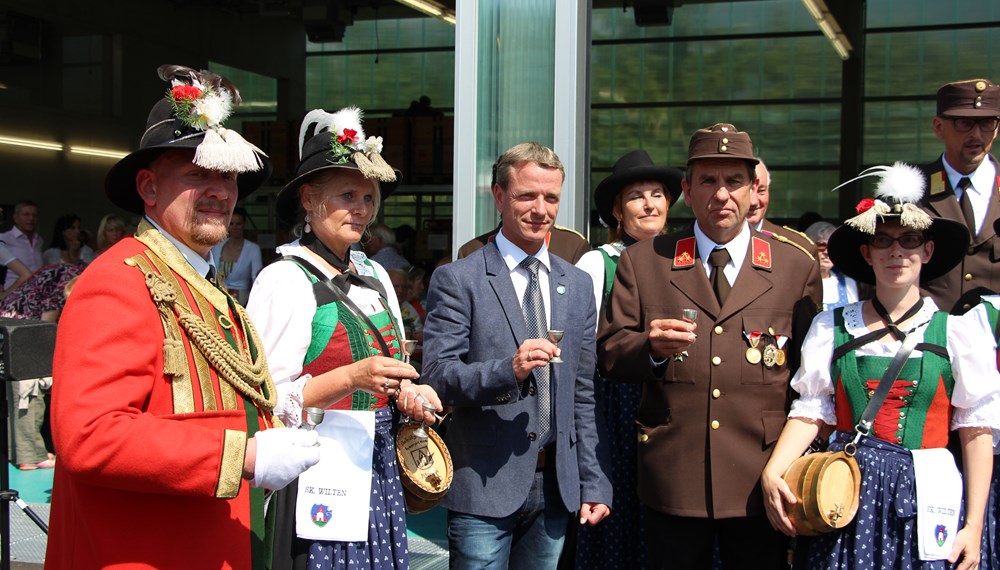 Am 05. Juli 2015 fand im Beisein von Vizebürgermeister Christoph Kaufmann die Segnung des neuen Tanklöschfahrzeuges der Freiwilligen Feuerwehr Wilten statt. Nach der Feldmesse wurde die neue Feuerwache ihrer Bestimmung übergeben.