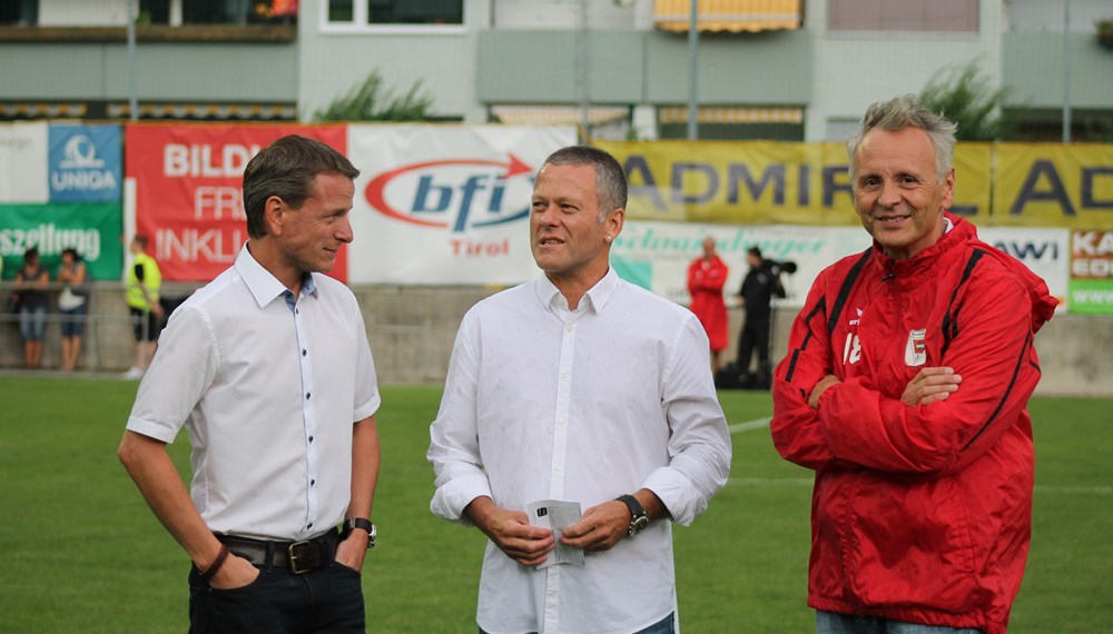 Mitte Juli trat der SV Innsbruck beim ÖFB-Cup gegen den Bundesligisten SV Ried an. Zu holen gab es bei dem Spiel leider nichts für die Innsbrucker, der Spaß und die Freude am Spiel kam aber nicht zu kurz. Vizebürgermeister und Sportreferent Christoph Kaufmann mischte sich unter die interessierten ZuschauerInnen.