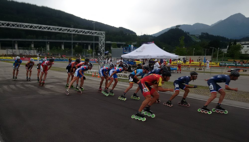 Insgesamt fünf Goldmedaillen nimmt die Innsbruckerin Vanessa Bittner von der Europameisterschaften im Inline-Speed-Skating in Wörgl und Innsbruck mit. HR Mag. Friedl Ludescher, Vizebürgermeister Christoph Kaufmann, EM Organisator Robert Petutschnigg, OSVI-Geschäftsführer Michael Bielowski (v.l.n.r.) mischten sich unter die ZuschauerInnen und Gratulantinnen.