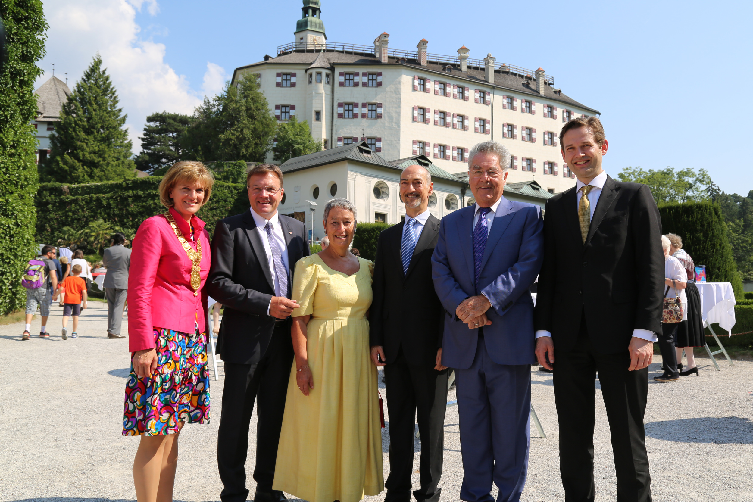 Bei der Eröffnungsfeier der Festwochen der Alten Musik auf Schloss Ambras Innsbruck (v.l.): Bürgermeisterin Christine Oppitz-Plörer, Landeshauptmann Günther Platter,  Margit Fischer, Alessandro de Marchi (künstlerischer Leiter der Festwochen), Bundespräsident Heinz Fischer und Markus Korselt (Geschäftsführer der Festwochen)