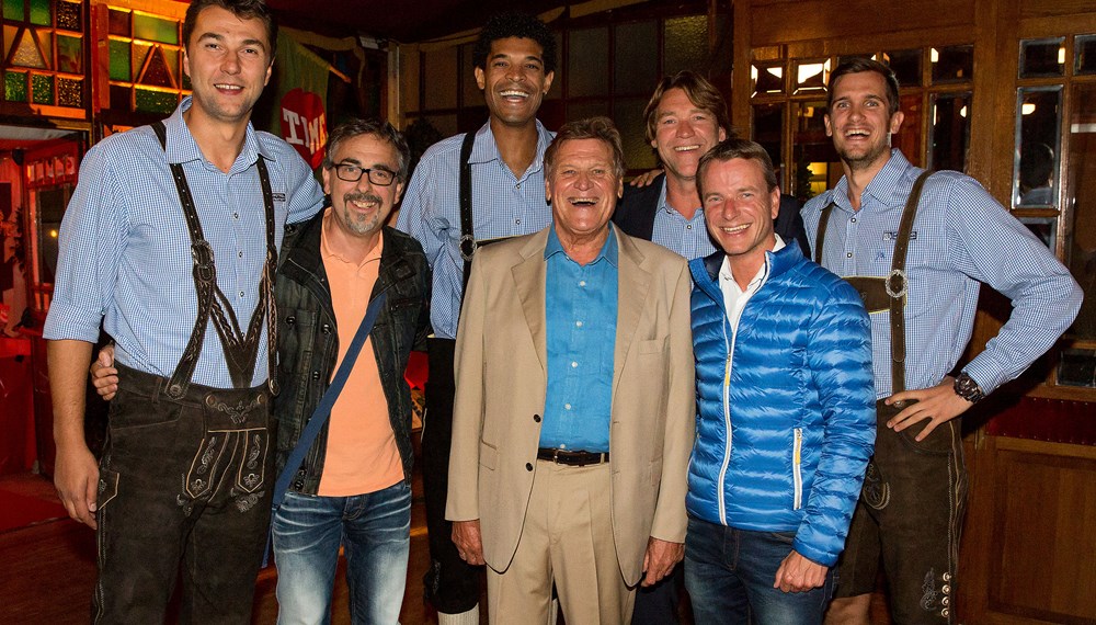 Am 25.8.2015 wurde für die kommende Spielsaison die neue Mannschaft des HYPO Tirol Volleyball Teams präsentiert. Der Verein war bisher 8 mal Österreichischer Meister, 5 mal Österreichischer Cup Sieger und spielt in der kommenden Saison das 9 mal in der Champions League. Vizebürgermeister Christoph Kaufmann wünschte zum Saisonstart alles Gute.