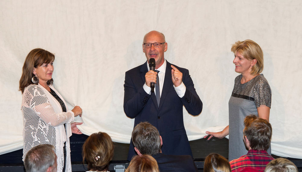 Bis zur Eröffnung des Hauses der Musik übersiedelten die Kammerspiele in die Innsbrucker Messe. Intendant Johannes Reitmeier, Landesrätin Beate Palfrader, Bürgermeisterin Christine Oppitz-Plörer und Verwaltungsdirektor Markus Lutz zeigten sich über die Lösung erfreut.