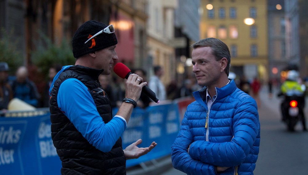 Am 26. September um 19:00 Uhr fiel am Sparkassenplatz der Startschuss für den 4. Innsbrucker NightRUN. Auch Vizebürgermeister Christoph Kaufmann war gekommen, um den Sportlerinnen die Daumen zu drücken. Sie bewältigten Distanzen von 4,2 km (Fitnesslauf), 8,4 km (Volkslauf) oder 21,1 km (Halbmarathon).