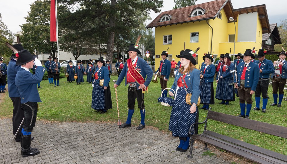 Am Sonntag, den 27. September, fand das 55. Kirchweihfest in der Pfarre St. Pius X statt, bei dem auch Vizebürgermeister Christoph Kaufmann anwesend war. Im Anschluss lud das Straßenfest in der Spingeser Straße zum Feiern und gemütlichen Beisammensein ein.