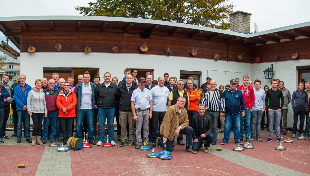 11. Schwarzmander-Turnier der Vereine und Institutionen im Stadtteil Neuarzl/Olympisches Dorf. Auch heuer nahmen über 14 Mannschaften beim traditionellen Stock Sport Turnier teil. Eröffnet wurde die Veranstaltung von Vizebürgermeister und Sportreferent Christoph Kaufmann . Seit 2004 organisiert der Sportverein Olympisches Dorf diese Vereinsmeisterschaft.