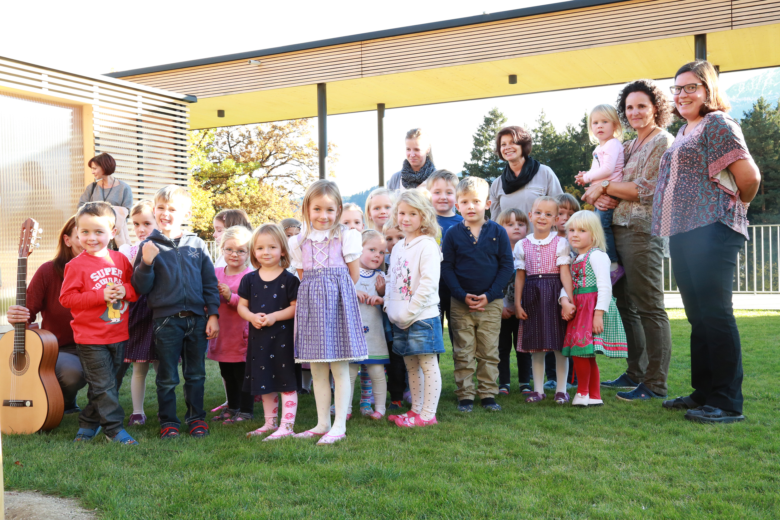 Die Kinder des Kindergartens Kranebitten hatten noch eine musikalische Einlage einstudiert, die sie im Garten den Gästen vortrugen.