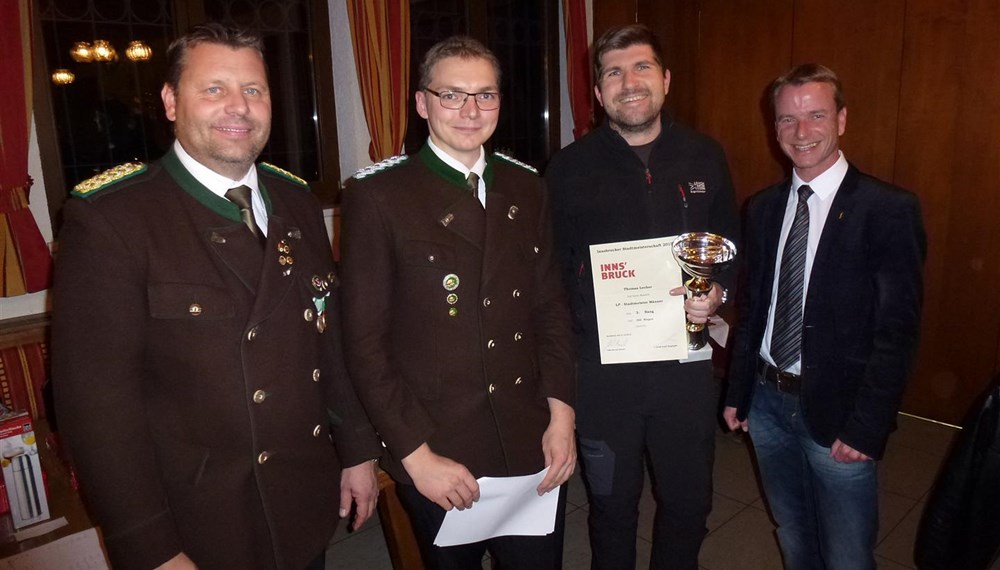 Die Schützengilde Reichenau veranstaltete vom 27. bis 31. Oktober die Innsbrucker Stadtmeisterschaft des Bezirkbundes Innsbruck. Sportreferent und Vizebürgermeister Christoph Kaufmann ließ es sich nicht nehmen persönlich die Siegerehrung mit mit Obmann und Oberschützenmeister Harald Gutsch und Bezirksoberschützenmeister Joachim Steinlechner durchzuführen.