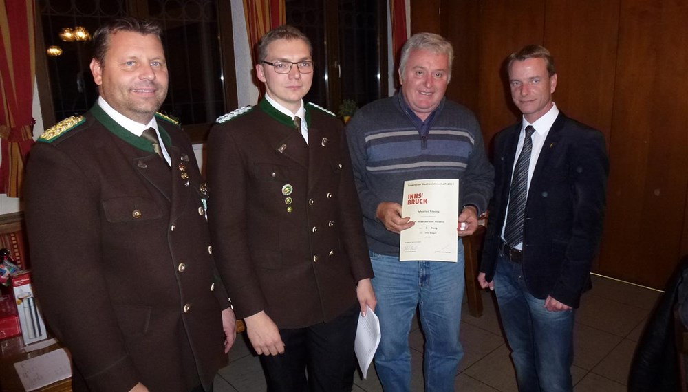 Die Schützengilde Reichenau veranstaltete vom 27. bis 31. Oktober die Innsbrucker Stadtmeisterschaft des Bezirkbundes Innsbruck. Sportreferent und Vizebürgermeister Christoph Kaufmann ließ es sich nicht nehmen persönlich die Siegerehrung mit mit Obmann und Oberschützenmeister Harald Gutsch und Bezirksoberschützenmeister Joachim Steinlechner durchzuführen.