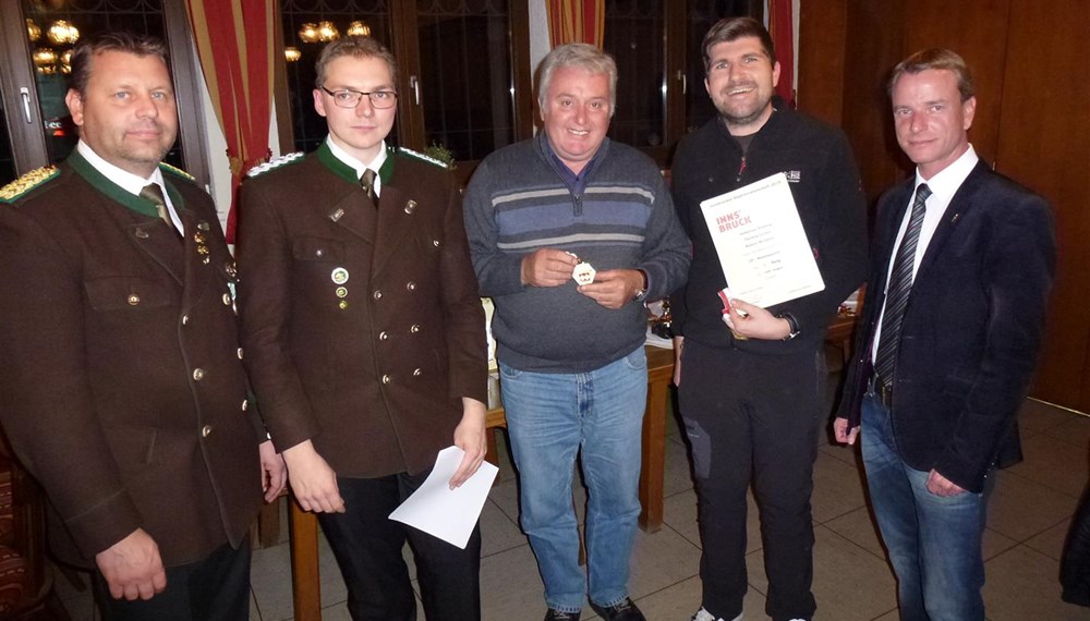 Die Schützengilde Reichenau veranstaltete vom 27. bis 31. Oktober die Innsbrucker Stadtmeisterschaft des Bezirkbundes Innsbruck. Sportreferent und Vizebürgermeister Christoph Kaufmann ließ es sich nicht nehmen persönlich die Siegerehrung mit mit Obmann und Oberschützenmeister Harald Gutsch und Bezirksoberschützenmeister Joachim Steinlechner durchzuführen.