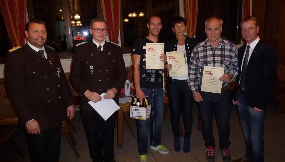 Die Schützengilde Reichenau veranstaltete vom 27. bis 31. Oktober die Innsbrucker Stadtmeisterschaft des Bezirkbundes Innsbruck. Sportreferent und Vizebürgermeister Christoph Kaufmann ließ es sich nicht nehmen persönlich die Siegerehrung mit mit Obmann und Oberschützenmeister Harald Gutsch und Bezirksoberschützenmeister Joachim Steinlechner durchzuführen.