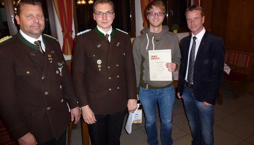 Die Schützengilde Reichenau veranstaltete vom 27. bis 31. Oktober die Innsbrucker Stadtmeisterschaft des Bezirkbundes Innsbruck. Sportreferent und Vizebürgermeister Christoph Kaufmann ließ es sich nicht nehmen persönlich die Siegerehrung mit mit Obmann und Oberschützenmeister Harald Gutsch und Bezirksoberschützenmeister Joachim Steinlechner durchzuführen.