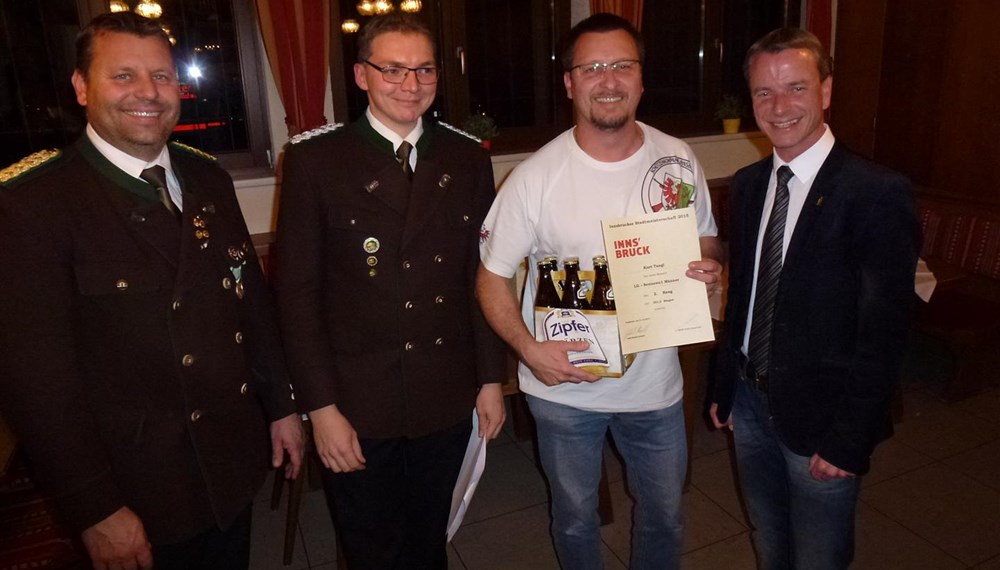Die Schützengilde Reichenau veranstaltete vom 27. bis 31. Oktober die Innsbrucker Stadtmeisterschaft des Bezirkbundes Innsbruck. Sportreferent und Vizebürgermeister Christoph Kaufmann ließ es sich nicht nehmen persönlich die Siegerehrung mit mit Obmann und Oberschützenmeister Harald Gutsch und Bezirksoberschützenmeister Joachim Steinlechner durchzuführen.