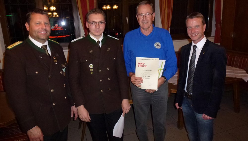 Die Schützengilde Reichenau veranstaltete vom 27. bis 31. Oktober die Innsbrucker Stadtmeisterschaft des Bezirkbundes Innsbruck. Sportreferent und Vizebürgermeister Christoph Kaufmann ließ es sich nicht nehmen persönlich die Siegerehrung mit mit Obmann und Oberschützenmeister Harald Gutsch und Bezirksoberschützenmeister Joachim Steinlechner durchzuführen.