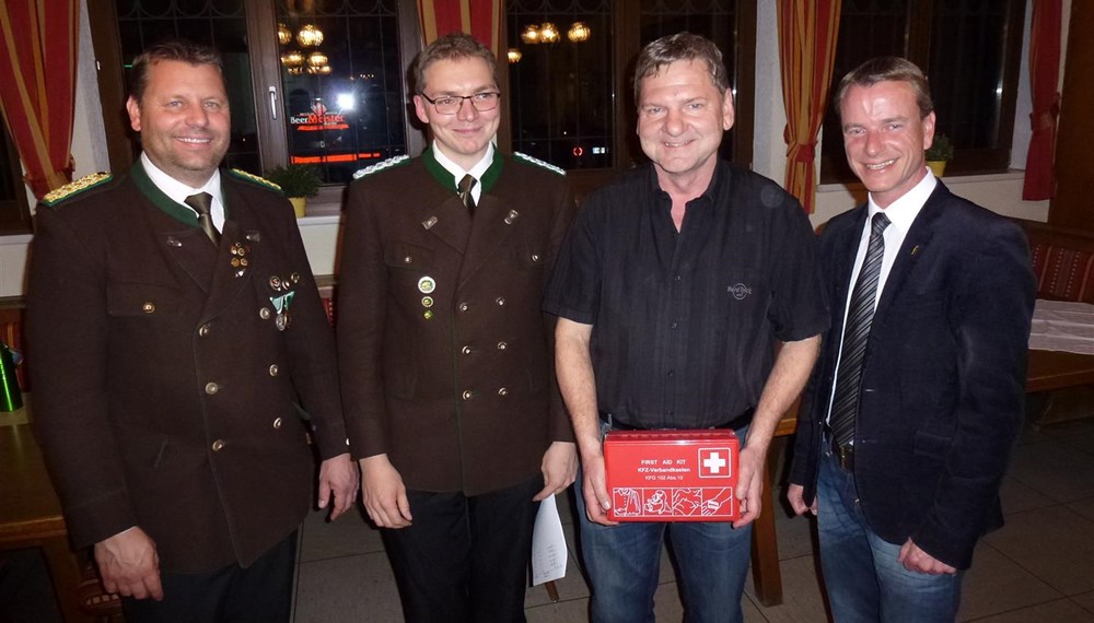 Die Schützengilde Reichenau veranstaltete vom 27. bis 31. Oktober die Innsbrucker Stadtmeisterschaft des Bezirkbundes Innsbruck. Sportreferent und Vizebürgermeister Christoph Kaufmann ließ es sich nicht nehmen persönlich die Siegerehrung mit mit Obmann und Oberschützenmeister Harald Gutsch und Bezirksoberschützenmeister Joachim Steinlechner durchzuführen.