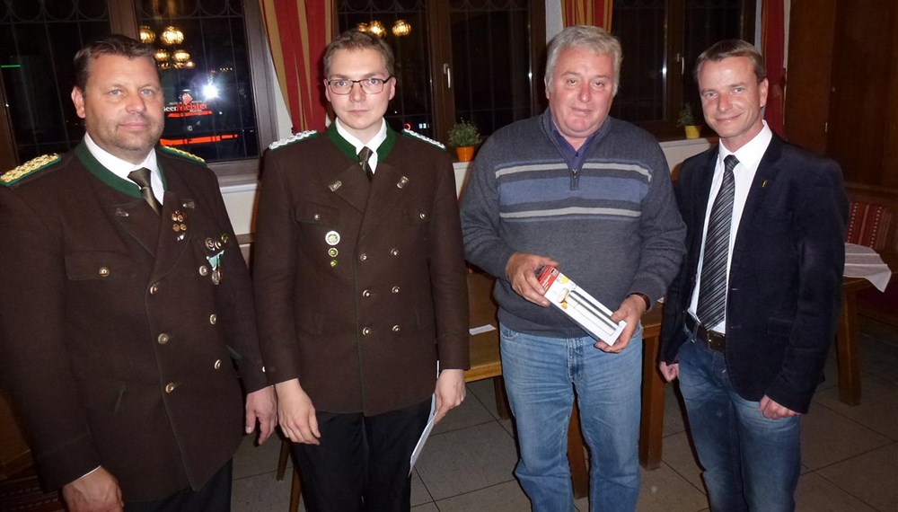 Die Schützengilde Reichenau veranstaltete vom 27. bis 31. Oktober die Innsbrucker Stadtmeisterschaft des Bezirkbundes Innsbruck. Sportreferent und Vizebürgermeister Christoph Kaufmann ließ es sich nicht nehmen persönlich die Siegerehrung mit mit Obmann und Oberschützenmeister Harald Gutsch und Bezirksoberschützenmeister Joachim Steinlechner durchzuführen.