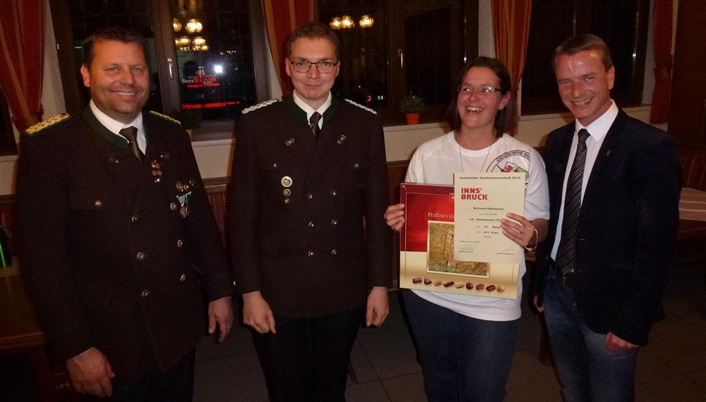 Die Schützengilde Reichenau veranstaltete vom 27. bis 31. Oktober die Innsbrucker Stadtmeisterschaft des Bezirkbundes Innsbruck. Sportreferent und Vizebürgermeister Christoph Kaufmann ließ es sich nicht nehmen persönlich die Siegerehrung mit mit Obmann und Oberschützenmeister Harald Gutsch und Bezirksoberschützenmeister Joachim Steinlechner durchzuführen.
