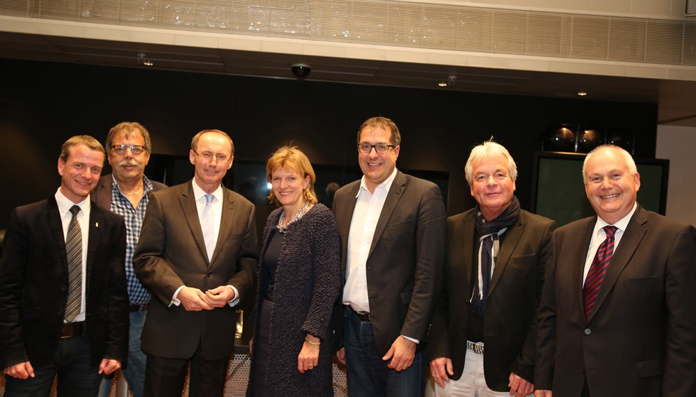 Als erster Gast der Diskussionsreihe "Österreichische Abgeordnete des Europäischen Parlaments im Innsbrucker Gemeinderat" stattete EU-Abgeordneter Othmar Karas der Tiroler Landeshauptstadt einen Besuch ab. Nach einem Vortrag zu aktuellen Themen, entwickelte sich eine interessante Diskussion. V.l.: Vizebürgermeister Christoph Kaufmann, Stadtrat Gerhard Fritz, Othmar Karas, Bürgermeisterin Christine Oppitz Plörer, Stadtrat Franz X. Gruber, Stadtrat Ernst Pechlaner und Stadtrat Andreas Wanker
