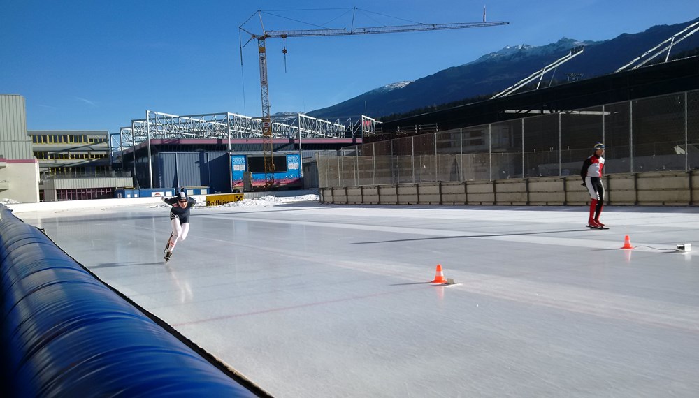 Der Uni Speedskating Club Innsbruck veranstaltete die Österreichischen Staatsmeisterschaften in Eisschnelllaufen Allround 2015/2016 in Innsbruck. Vizebürgermeister und Sportreferent Christoph Kaufmann nahm die Siegerehrung vor und gratulierte den beiden TirolerInnen Vanessa Bittner und Linus Heidegger zum Staatsmeistertitel. Gleichzeitig dankteer Obmann Werner Jäger und seinem Team für die hervorragende Organisation.