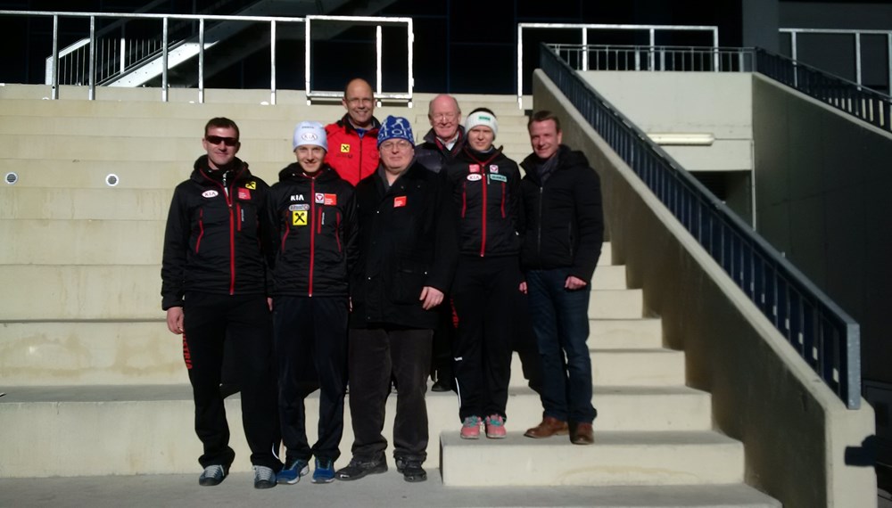 Der Uni Speedskating Club Innsbruck veranstaltete die Österreichischen Staatsmeisterschaften in Eisschnelllaufen Allround 2015/2016 in Innsbruck. Vizebürgermeister und Sportreferent Christoph Kaufmann nahm die Siegerehrung vor und gratulierte den beiden TirolerInnen Vanessa Bittner und Linus Heidegger zum Staatsmeistertitel. Gleichzeitig dankteer Obmann Werner Jäger und seinem Team für die hervorragende Organisation.