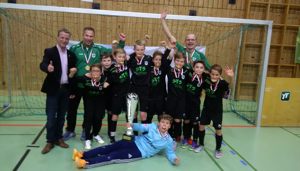 Bei der 31. Auflage des UPC Nachwuchs-Cups in Innsbruck, der von 26. bis 30. Dezember stattfindet, kämpfen 150 Mannschaften um den Sieg. Ein herzliches Dankeschön an Obmann Herbert Lener und seinem Team des FC Union für die hervorragende Turnierorganisation. Vizebürgermeister und Sportreferent Christoph Kaufmann war selbst vor Ort und führte die Siegerehrung durch.
