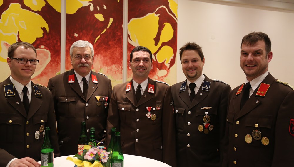 Beim traditionellen Neujahrsempfang in Amras dankte Bürgermeisterin Christine Oppitz-Plörer im Namen aller anwesenden StadträtInnen und GemeinderätInnen den zahlreichen Vereinen für ihre wertvolle Arbeit während des gesamten Jahres. Im Rahmen des Neujahrsempfanges wurde dem gebührtigen Amraser Franz-Heinz Hye-Kerkdal das Kulturehrenzeichen der Stadt Innsbruck verliehen.