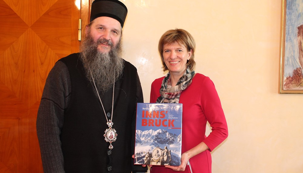 Bischof Andrej der Serbisch Orthodoxen Kirche von Österreich und der Schweiz, besuchte Bürgermeisterin Christine Oppitz-Plörer anlässlich des traditionellen Antrittsbesuches im Rathaus in der Maria-Theresien-Straße.