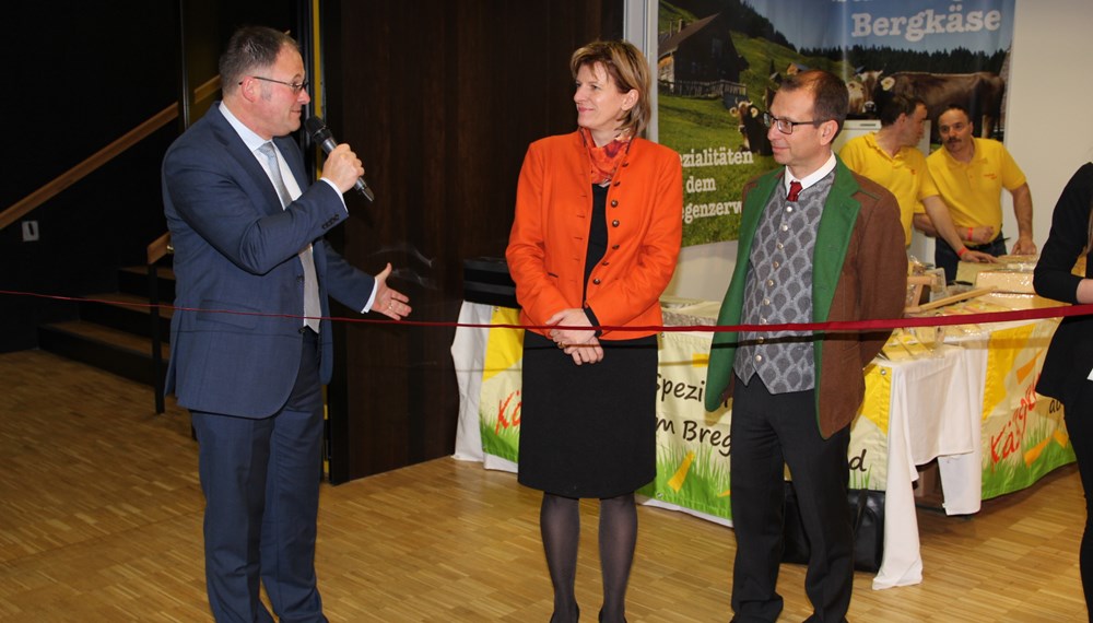 Von 26. bis 28. Februar fand in der Tiroler Landeshauptstadt die 16. Weinmesse statt. Bürgermeisterin Christine Oppitz-Plörer eröffnete die Veranstaltung in der Messe Innsbruck. Mit 145 Ausstellern konnte die Innsbrucker Weinmesse in diesem Jahr einen neuen BesucherInnenrekord verzeichnen.