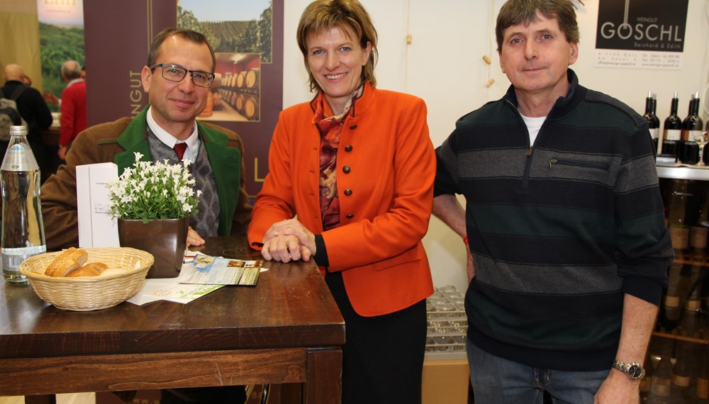 Von 26. bis 28. Februar fand in der Tiroler Landeshauptstadt die 16. Weinmesse statt. Bürgermeisterin Christine Oppitz-Plörer eröffnete die Veranstaltung in der Messe Innsbruck. Mit 145 Ausstellern konnte die Innsbrucker Weinmesse in diesem Jahr einen neuen BesucherInnenrekord verzeichnen.