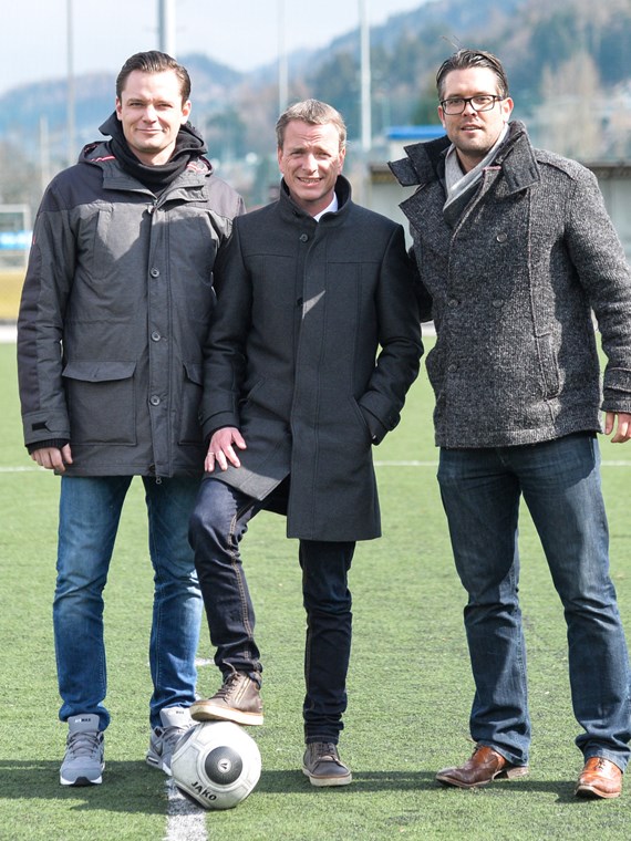 Alle neun Innsbrucker Fußballvereine und der SK Rum waren die Teilnehmer am "Frühjahres Planetwin365 Innsbruck Cup 2016". In einem spannenden Finalspiel bzw. Elfmeterschießen gewann der FC Union vor dem Sportverein Innsbruck (SVI) . Der Ehrenanstoss erfolgte durch Sportreferent Vizebürgermeister Christoph Kaufmann (Mitte) und Planetwin365 Geschäftsführer Florian Stolz.