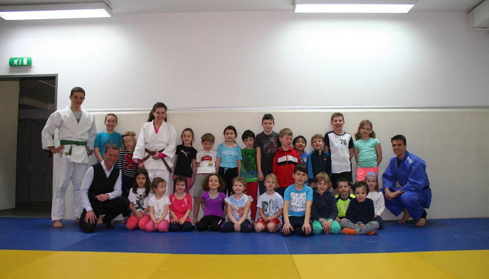 Vizebürgermeister und Jugendreferent Christoph Kaufmann besuchte das Judozentrum Innsbruck im Rahmen des Osterferienzug 2016. Kinder im Alter von 5 - 12 Jahren lernen in einem Schnuppertraining das richtige Fallen und einfache Elemente der Selbstverteidigung durch Judo.