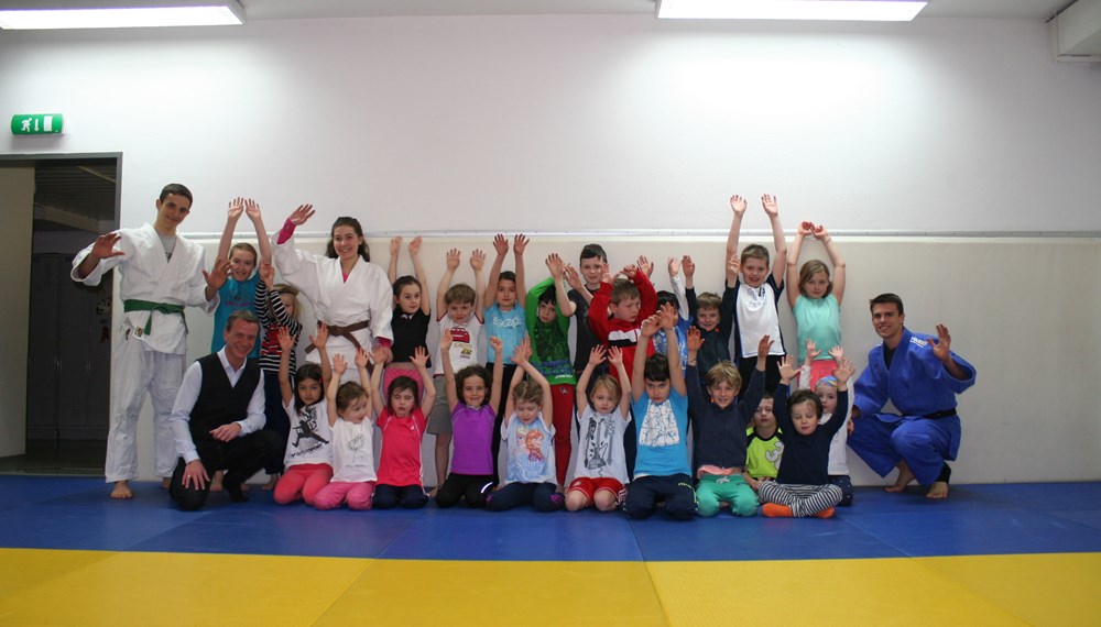 Vizebürgermeister und Jugendreferent Christoph Kaufmann besuchte das Judozentrum Innsbruck im Rahmen des Osterferienzug 2016. Kinder im Alter von 5 - 12 Jahren lernen in einem Schnuppertraining das richtige Fallen und einfache Elemente der Selbstverteidigung durch Judo.