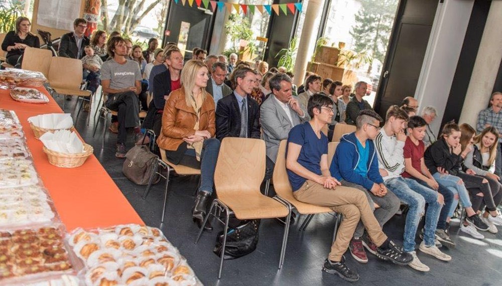 Vizebürgermeister und Jugendreferent Christoph Kaufmann eröffnete gemeinsam mit Caritas-Direktor Georg Schärmer das Jugendzentrum Space in der Reichenau. Das Team rund um Melania Jakober und youngCaritas begleiten Jugendliche im Übergang zum Erwachsensein und unterstützen Sie in Ihrer Persönlichkeitsentwicklung und Identitätsfindung. Jugendliche im Alter von elf bis 18 Jahren sind herzlich willkommen.